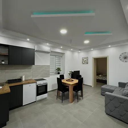 Mila Apartamento Gombos